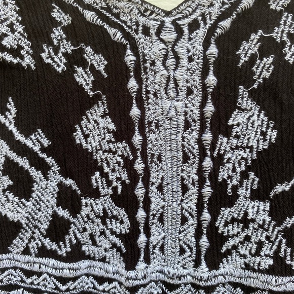 Japna Black Camisole Bustier Crop Top with White Embroidery 🪡 - Picture 2 of 8